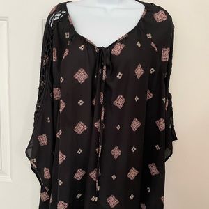 💕Beautiful Black print Blouse💕